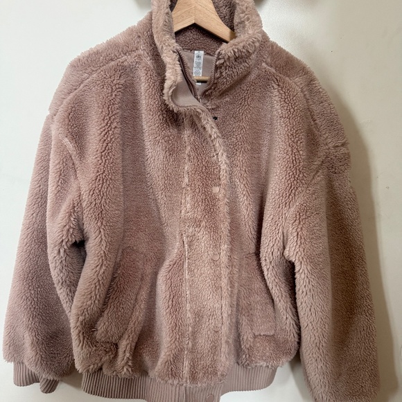 ALO Yoga Jackets & Blazers - ALO Yoga Varsity Sherpa Small Jacket